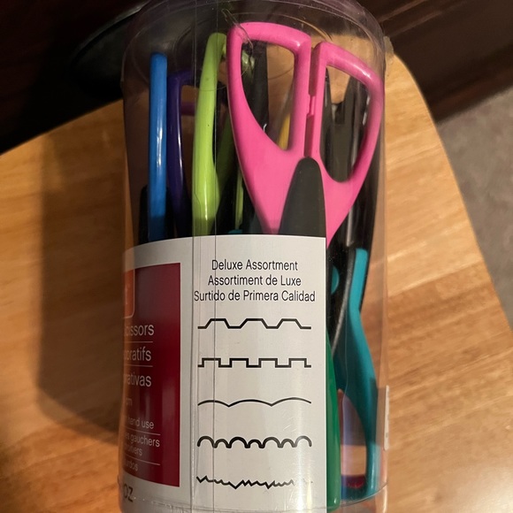 Scalloped Scissors - Picture 2 of 3